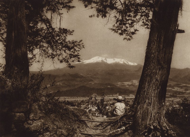 Mexico: Amecameca met Iztaccihuatl (z/w foto) door Hugo Brehme