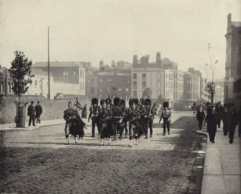 De Scots Guards, Dublin (zwart-wit foto) door Irish Photographer