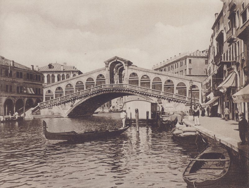 Ponte Di Rialto door Italian Photographer