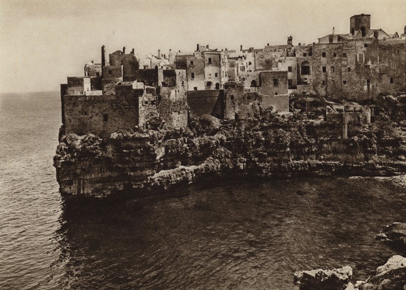Italië: Polignano a Mare, Puglie door Kurt Hielscher