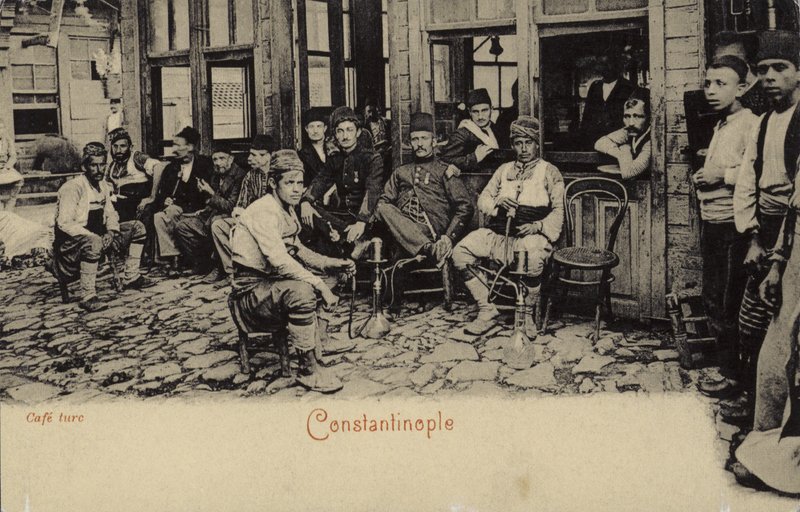 Turks koffiehuis, Constantinopel, 1898 door Turkish Photographer